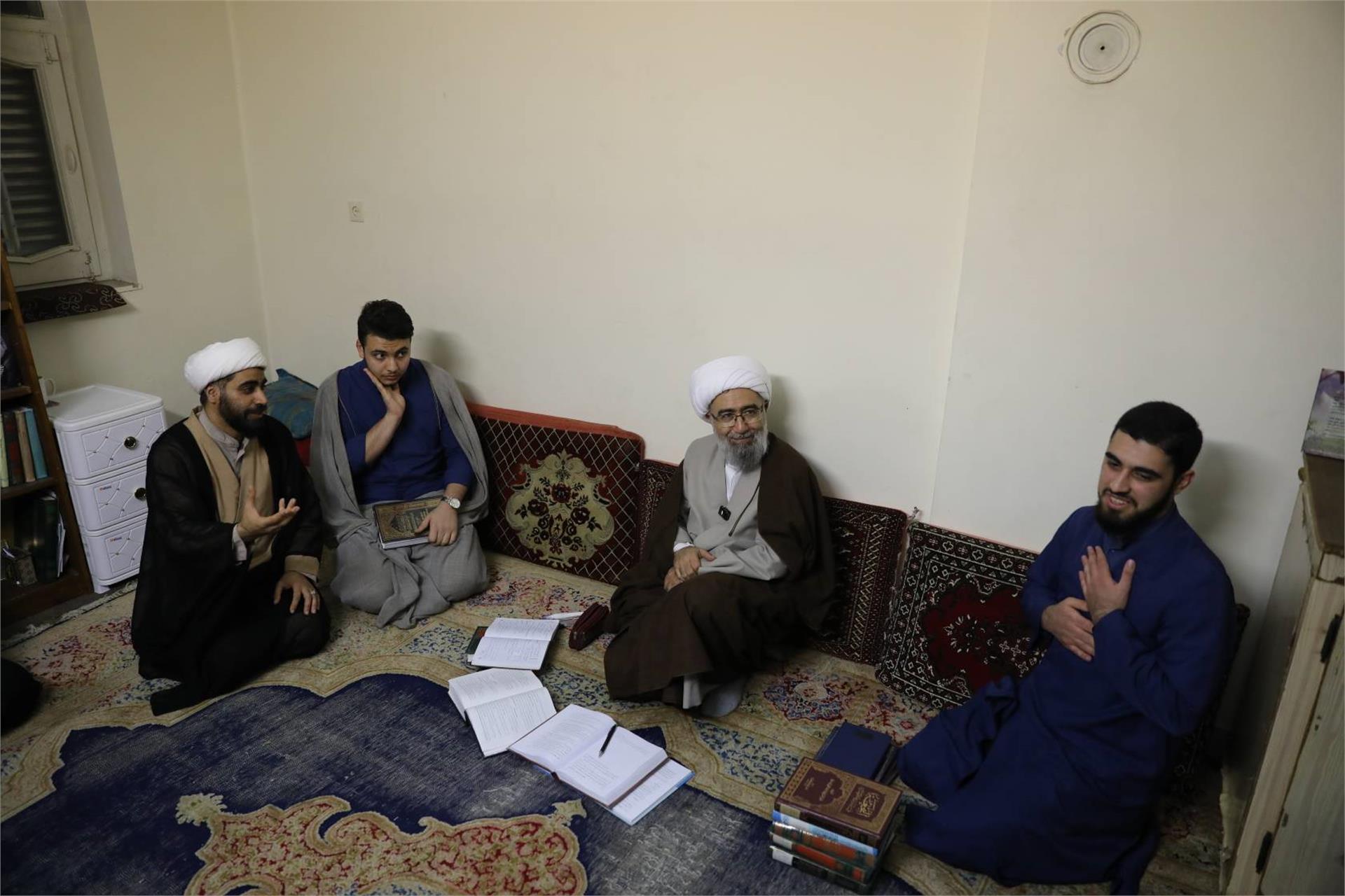 حضور-در-حجرات-طلاب-مدرسه-خاتم-الأنبیاء-19-آذر-19